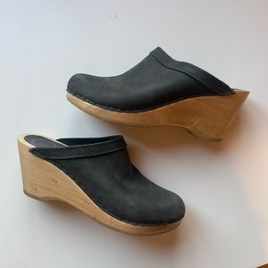 No. 7 black leather Dutch wooden clogs